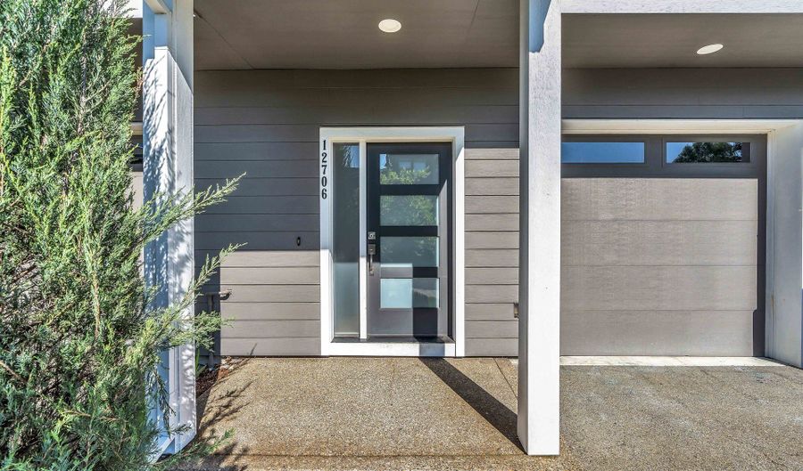 12706 SE ZION St, Boring, OR 97009 - 3 Beds, 3 Bath