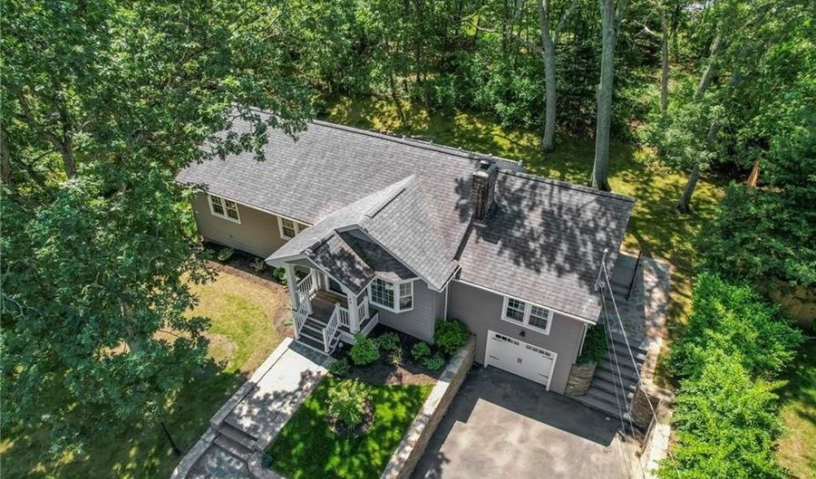 88 Grand View Rd, East Greenwich, RI 02818 - 3 Beds, 1 Bath