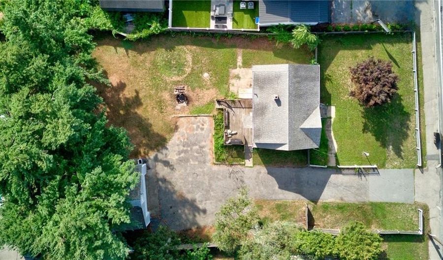 2540 W Shore Rd, Warwick, RI 02889 - 3 Beds, 2 Bath