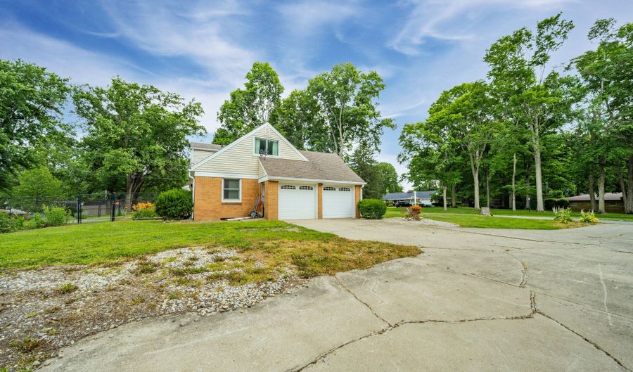 2217 Melody Ln, Anderson, IN 46012 - 3 Beds, 2 Bath