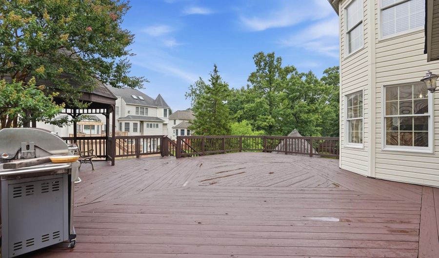 43252 PRESTON Ct, Ashburn, VA 20147 - 6 Beds, 5 Bath