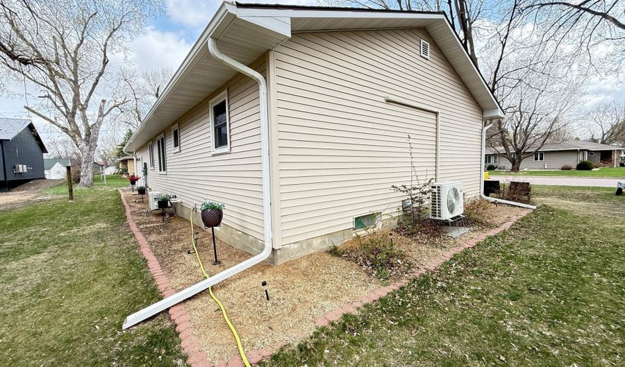 441 S Haven St, Appleton, MN 56208 - 3 Beds, 2 Bath