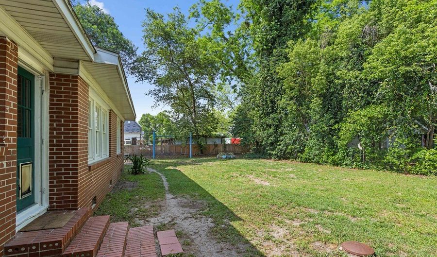 711 Parrish Ave, Adel, GA 31620 - 3 Beds, 3 Bath