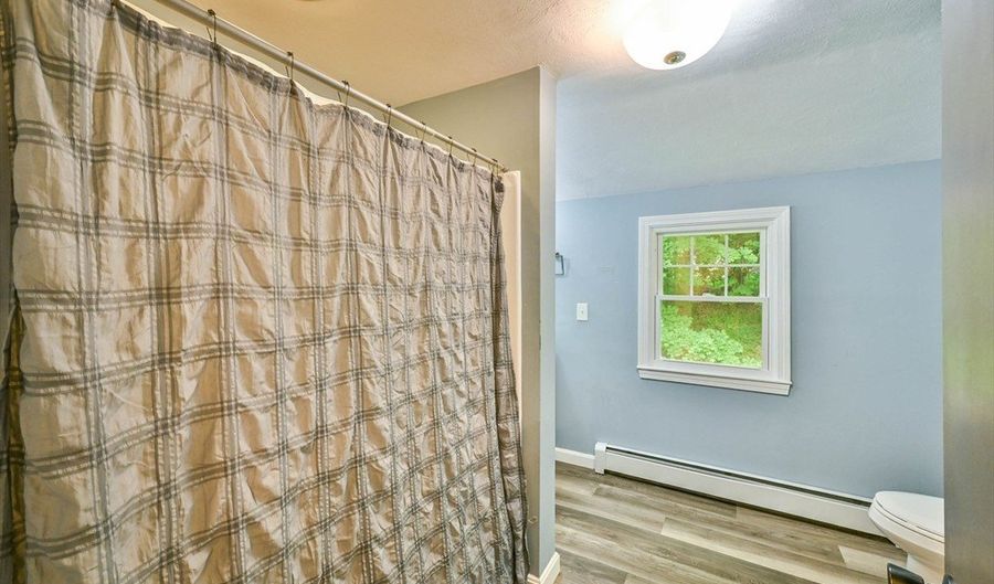 48 Central St, Auburn, MA 01501 - 3 Beds, 2 Bath