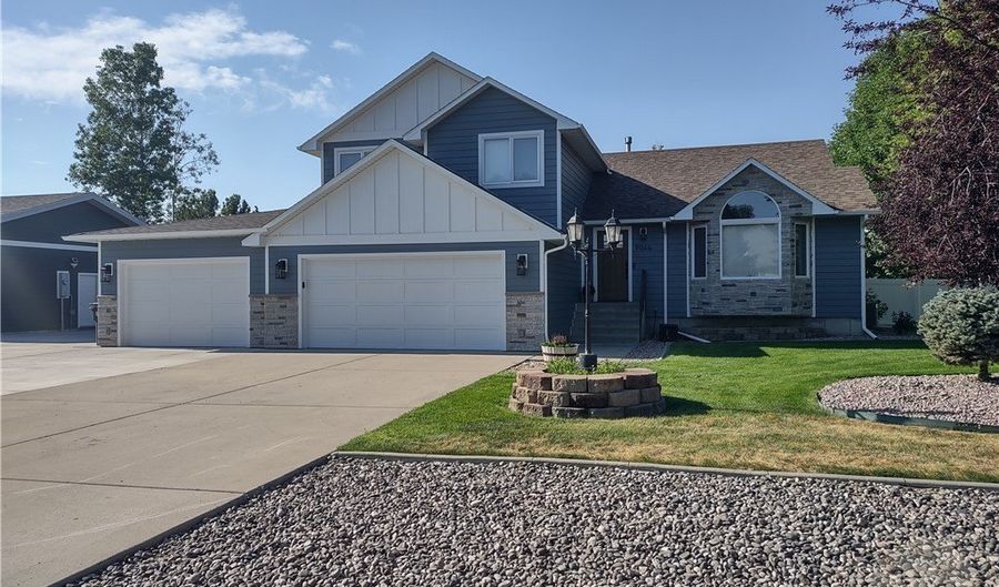 9044 Snow Water Dr, Billings, MT 59101 - 5 Beds, 3 Bath