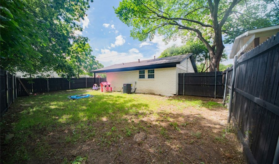 107 W Purdom Ave, Alvarado, TX 76009 - 2 Beds, 1 Bath