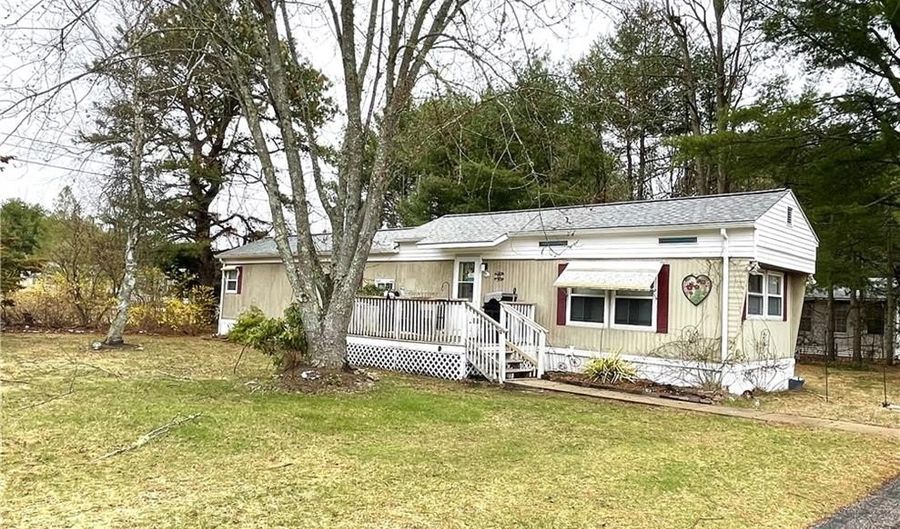 12 Valiant Dr, Coventry, RI 02816 - 2 Beds, 1 Bath