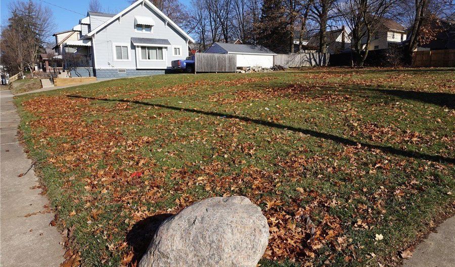 2083 17th St SW, Akron, OH 44314 - 3 Beds, 1 Bath