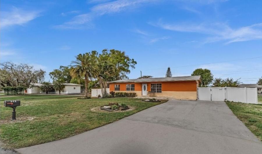 848 SE 3rd St, Belle Glade, FL 33430 - 4 Beds, 2 Bath