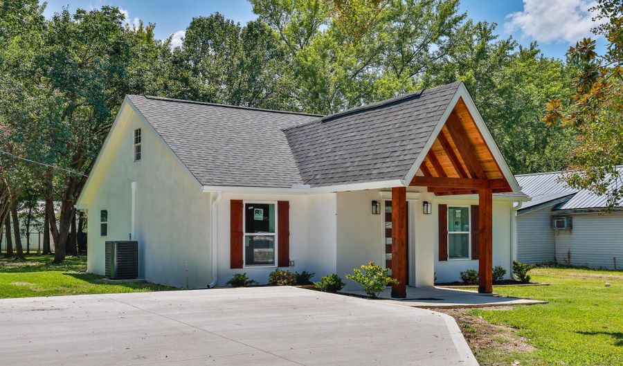 233 W Park St, Alamo, TN 38001 - 3 Beds, 1 Bath