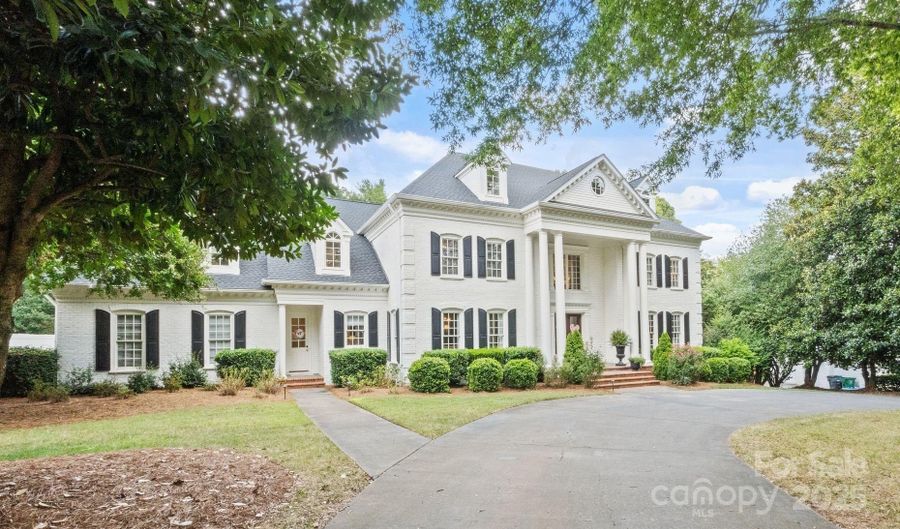 3605 Hampton Manor Dr, Charlotte, NC 28226 - 5 Beds, 6 Bath