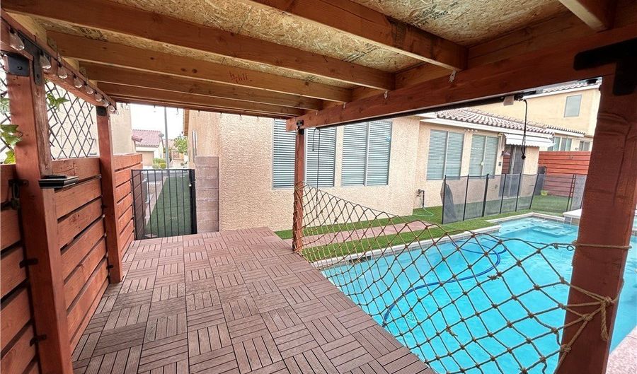 9224 Longhorn Falls Ct, Las Vegas, NV 89149 - 3 Beds, 2 Bath