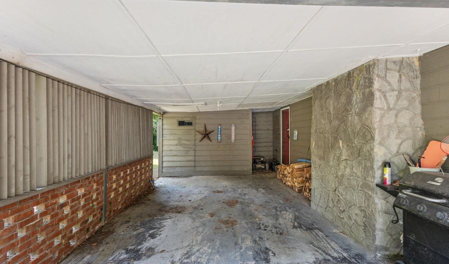 211 Pike Street St, Athens, TN 37303 - 2 Beds, 2 Bath