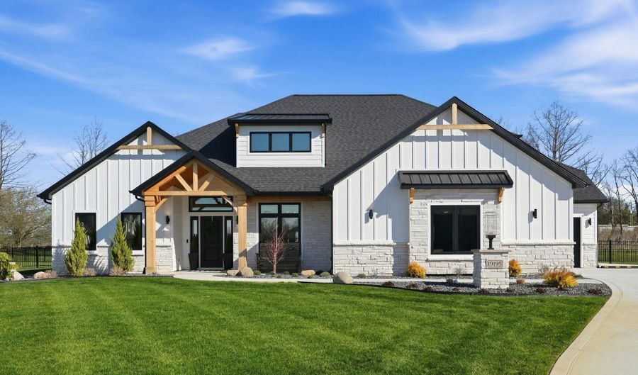 19195 Ringo Rd, Auburn, IN 46706 - 4 Beds, 3 Bath
