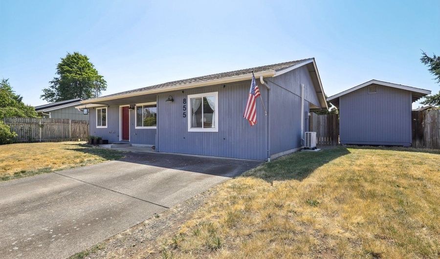 855 N 8TH St, Aumsville, OR 97325 - 3 Beds, 1 Bath