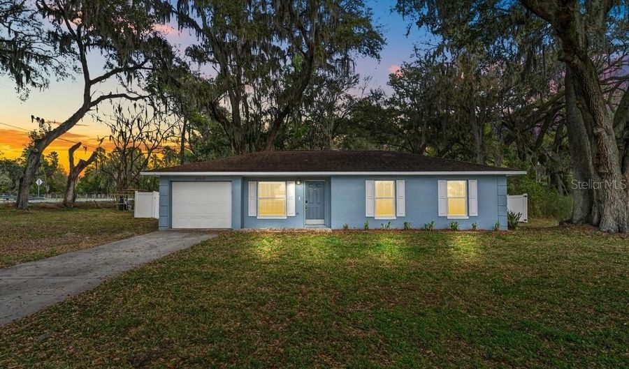 42210 W LAKEVIEW Dr, Altoona, FL 32702 - 3 Beds, 2 Bath