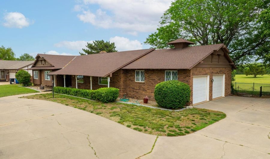 740 Fairway Ct, Augusta, KS 67010 - 3 Beds, 2 Bath