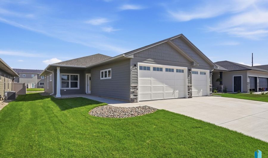 2404 E Tinley St, Brandon, SD 57005 - 2 Beds, 2 Bath