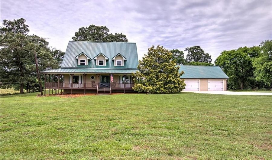 141 Holcomb Spur NW, Adairsville, GA 30103 - 3 Beds, 3 Bath