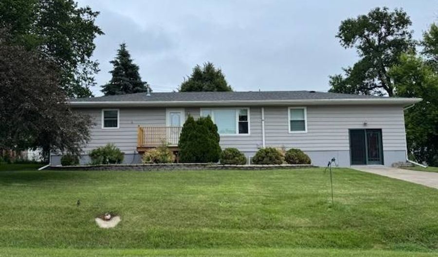 115 S 2nd St, Bristol, SD 57219 - 3 Beds, 2 Bath