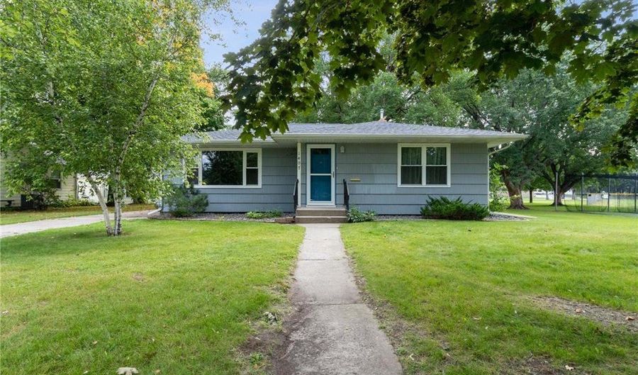 1407 Elm St, Alexandria, MN 56308 - 3 Beds, 2 Bath