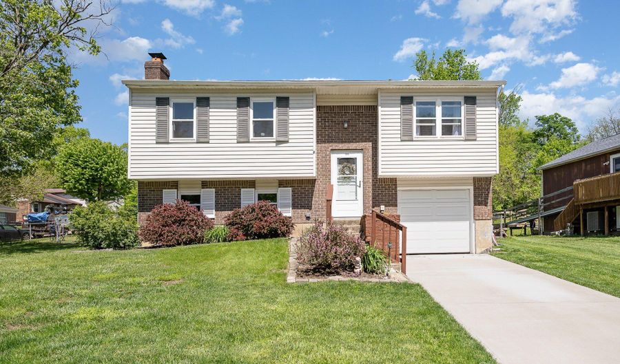 300 Brookwood Dr, Alexandria, KY 41001 - 3 Beds, 2 Bath