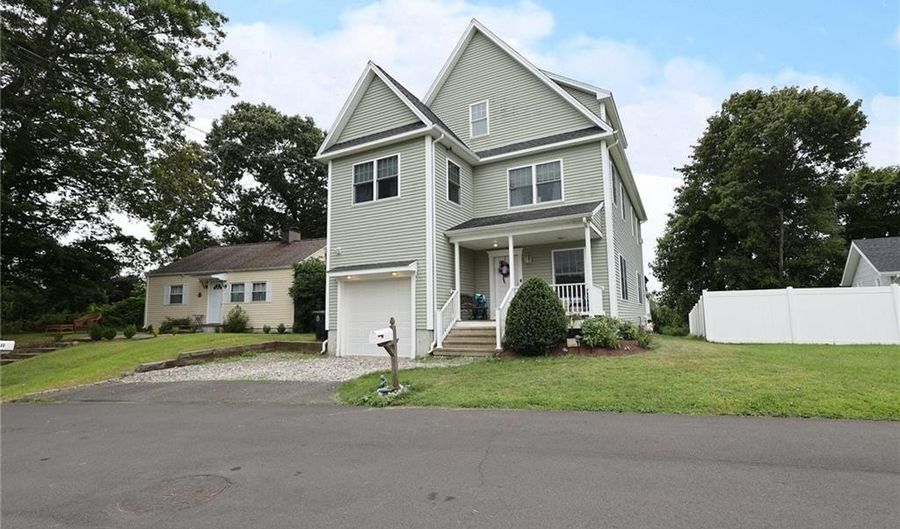 29 Howard Ct, Milford, CT 06460 - 4 Beds, 4 Bath