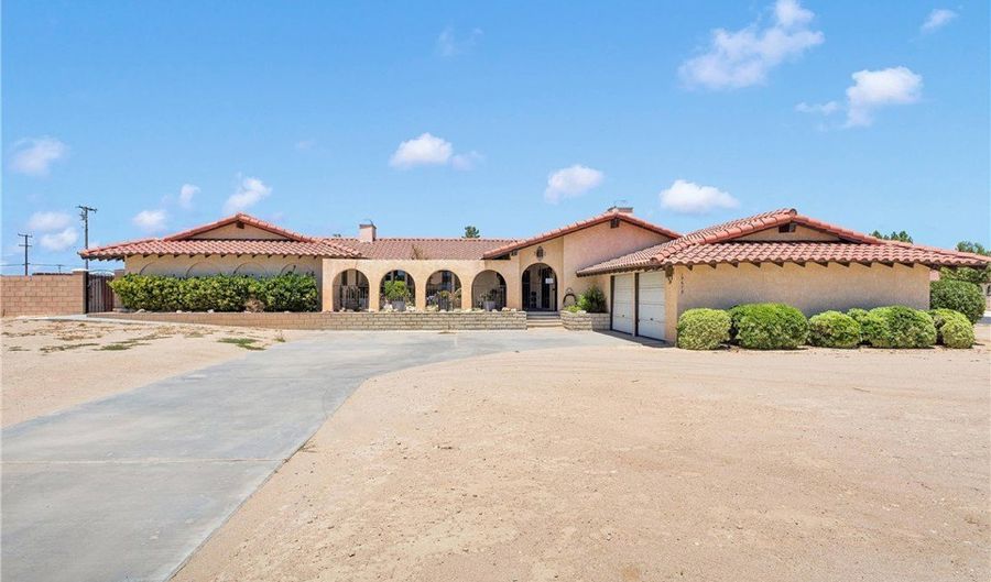 19678 Red Feather Rd, Apple Valley, CA 92307 - 4 Beds, 4 Bath