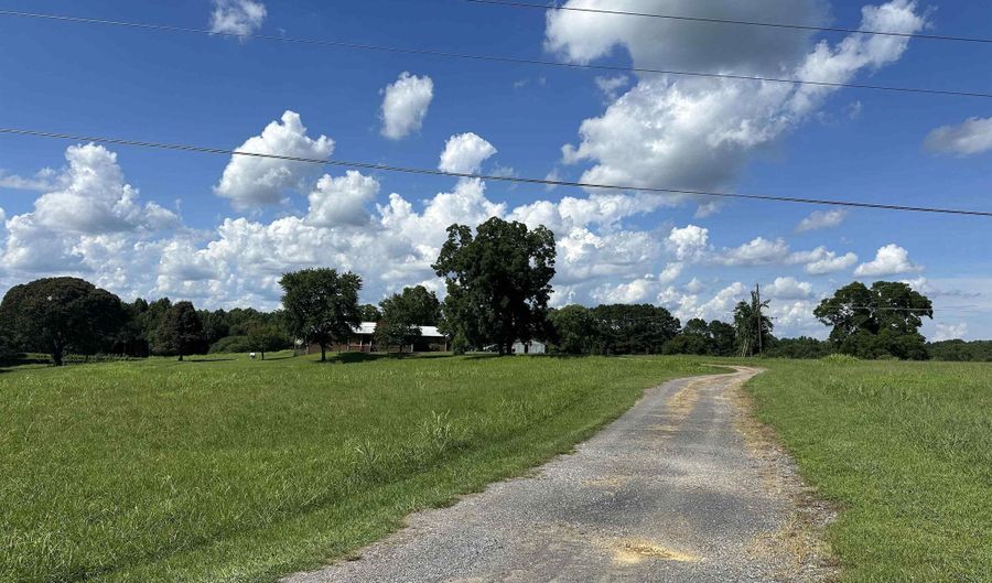 1895 Fry Gap Rd, Arab, AL 35016 - 4 Beds, 4 Bath