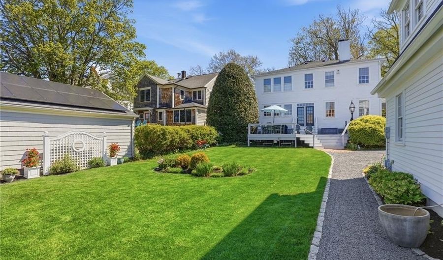 693 Hope St, Bristol, RI 02809 - 3 Beds, 4 Bath
