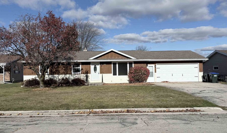 1517 NAVARINO St, Algoma, WI 54201 - 3 Beds, 2 Bath
