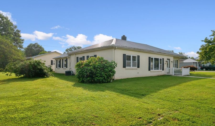 1710 Ridgeway Rd, Aberdeen, OH 45101 - 3 Beds, 2 Bath