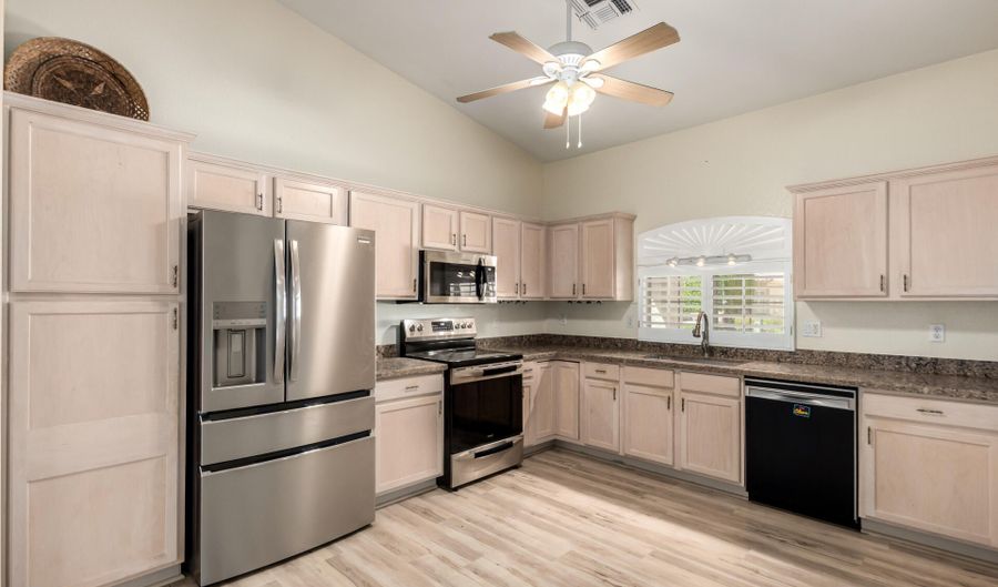 2101 S MERIDIAN Rd 301, Apache Junction, AZ 85120 - 2 Beds, 2 Bath