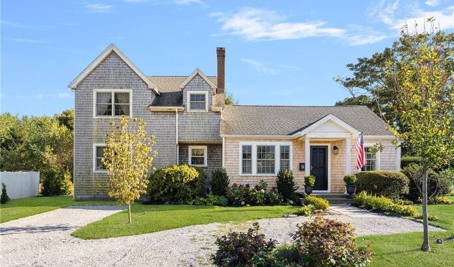 9 White Ter, Middletown, RI 02842 - 3 Beds, 2 Bath