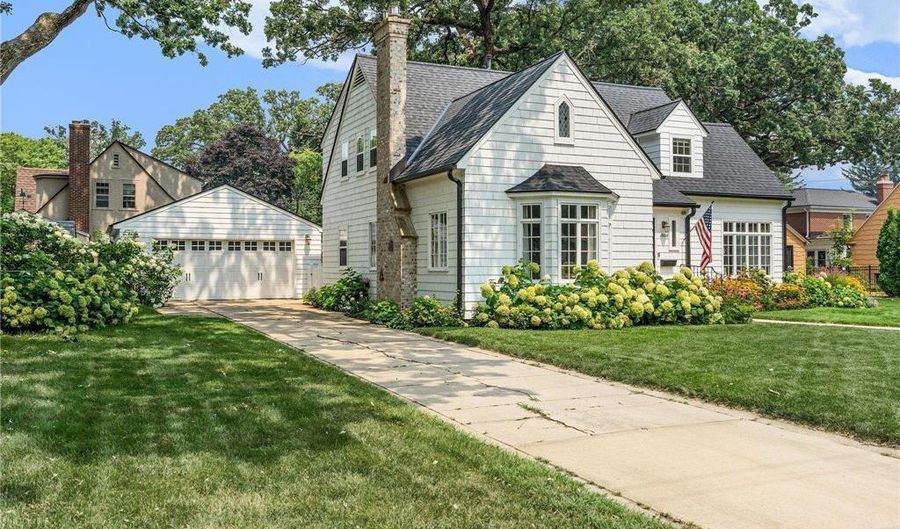 1008 8th Ave NW, Austin, MN 55912 - 4 Beds, 3 Bath