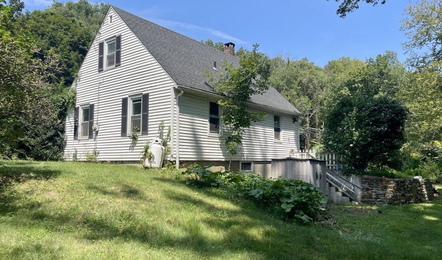 220 School St, Coventry, CT 06238 - 4 Beds, 1 Bath