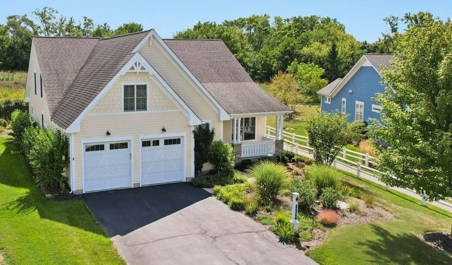 40418 N South Newport Dr, Antioch, IL 60002 - 4 Beds, 4 Bath