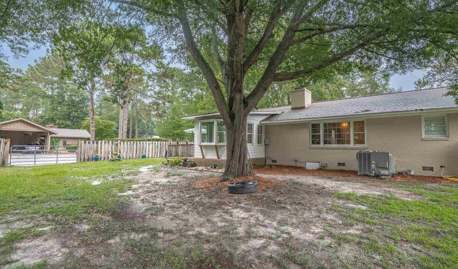 2227 Forest Dr, Camden, SC 29020 - 3 Beds, 2 Bath