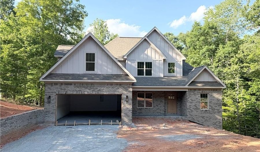1050 E Chamberlin Dr, Asheboro, NC 27205 - 3 Beds, 4 Bath