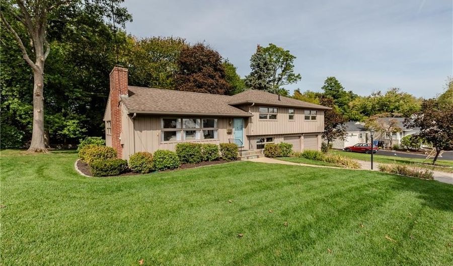 22 Whitewood Dr, Cranston, RI 02920 - 4 Beds, 3 Bath