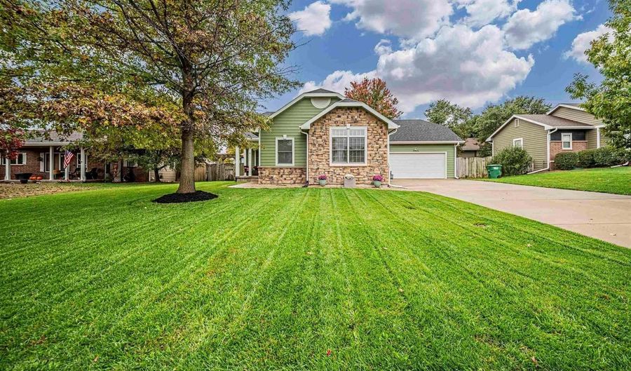 1311 Meadow Ln, Abilene, KS 67410 - 3 Beds, 3 Bath