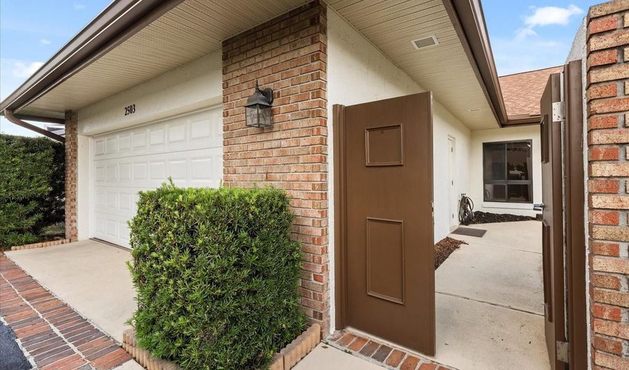 2503 SWEETWATER COUNTRY CLUB Dr, Apopka, FL 32712 - 3 Beds, 2 Bath