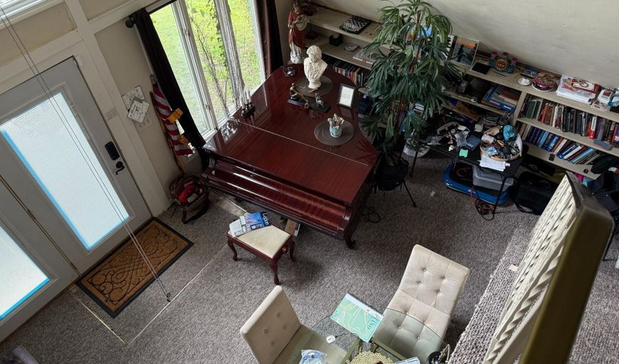 206 E Edgeway Dr, Alexandria, IN 46001 - 2 Beds, 1 Bath