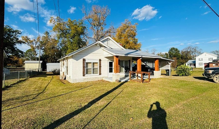 115 W PARK Ave, Abbeville, GA 31001 - 2 Beds, 1 Bath