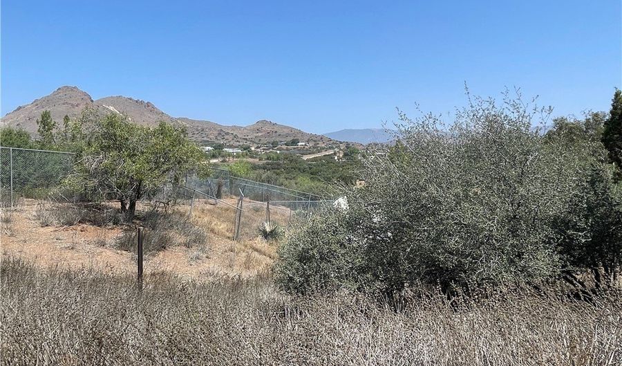 32401 Barber Rd, Agua Dulce, CA 91390 - 2 Beds, 2 Bath