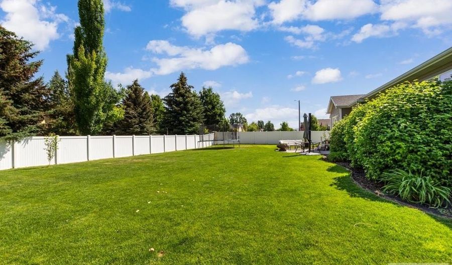 3809 E Windmill Dr, Ammon, ID 83406 - 6 Beds, 3 Bath