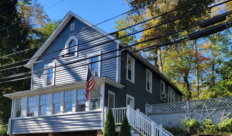 6 W Main St, Chester, CT 06412 - 4 Beds, 2 Bath