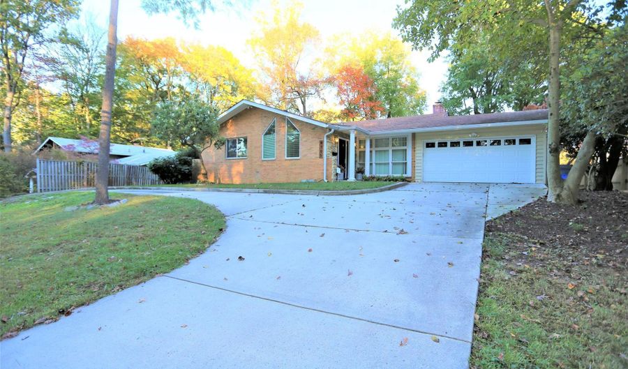 9705 FERNWOOD Rd, Bethesda, MD 20817 - 5 Beds, 5 Bath