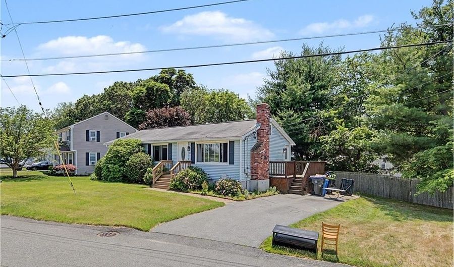 118 Duchess Rd, Cumberland, RI 02864 - 3 Beds, 1 Bath