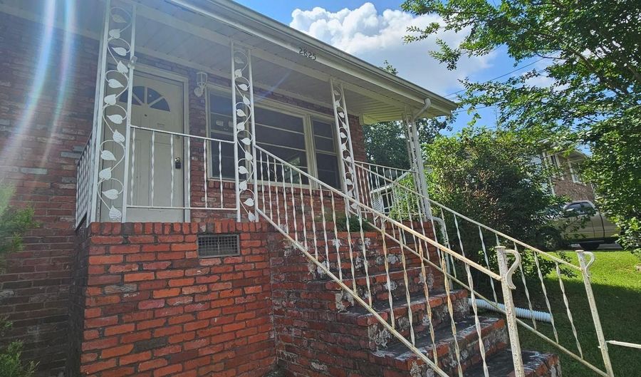 2825 BRIGHTON Ave, Anniston, AL 36207 - 3 Beds, 2 Bath